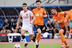 中超联赛半场报道:武汉0-0上海港庆祝进球被吹