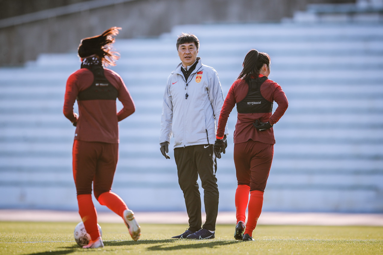 北青:女足今天去了韩国 足协专门派了一个“防疫官”陪同