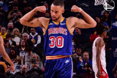 NBA常规赛勇士120-107击败火箭 库里20分普尔25分