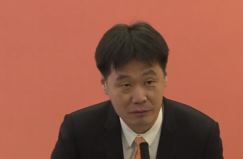 李:我们正在重新思考和重新定位球队 需要团结起来 打好比赛