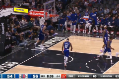 NBA常规赛独行侠112-104快船 杰克逊31分