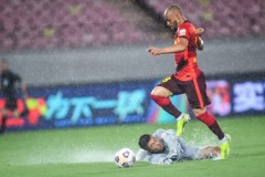 曝光河北队外援保利尼奥加盟上海海港继续“卖血求生存”