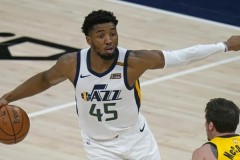 米切尔45分爵士逆转快船大比分1-0
