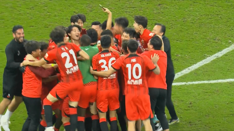 终于等到了！终场哨响，海港全队激情庆祝！