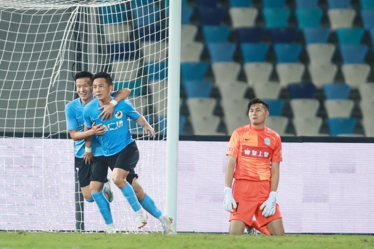 半场-闫相闯传射孙国文世界波 大连人2-0广州城