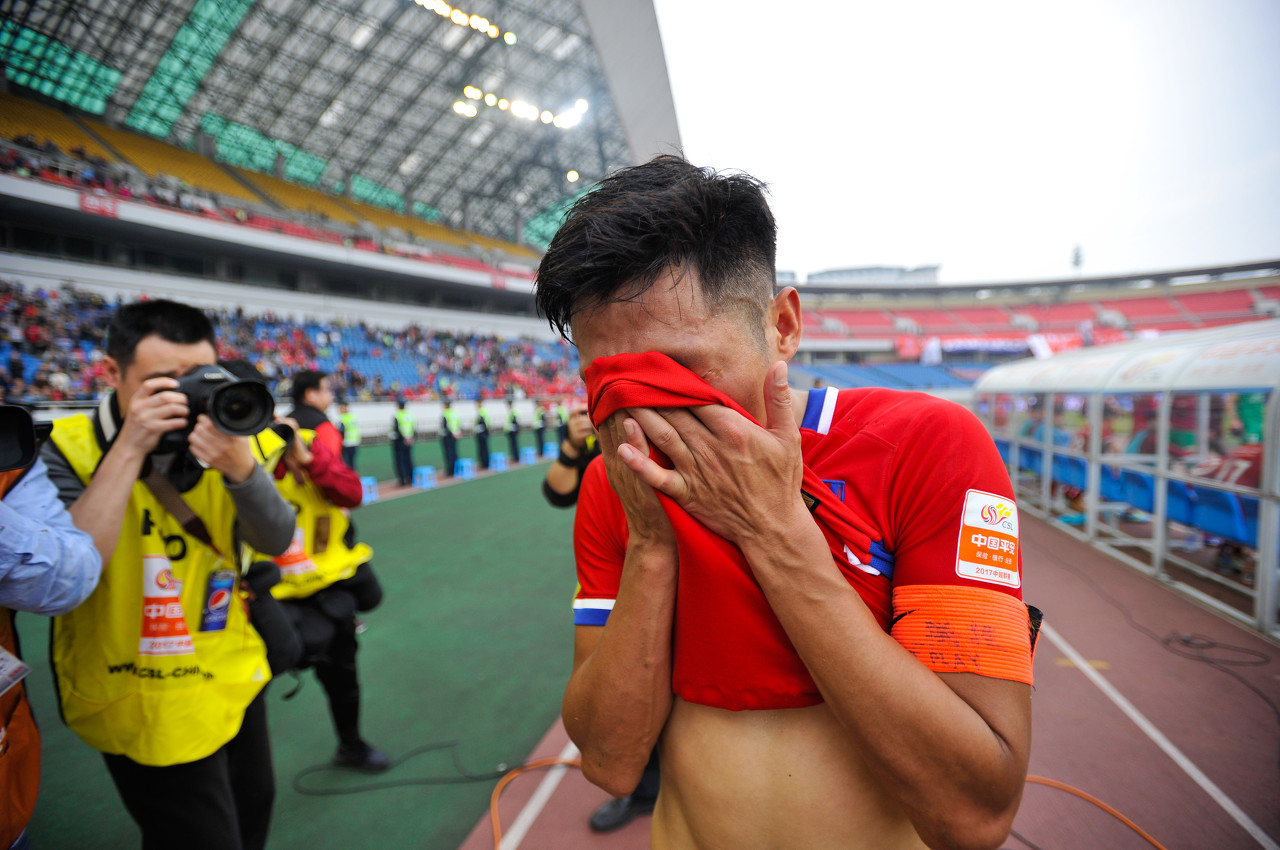 老将吴庆晒昔日重庆球迷欢呼场景，祈祷球队度过危机