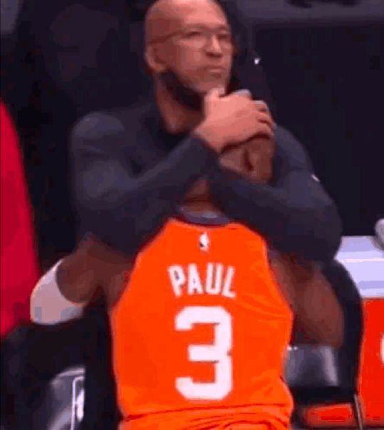 保罗的头不能碰 连主教练也不能碰