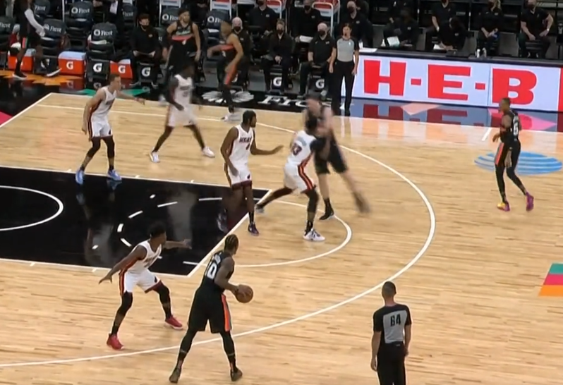 NBA-阿德巴约23 8巴特勒18 7 11热火3连胜击败马刺