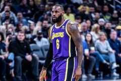 NBA常规赛湖人124-116加时战胜步行者，詹姆斯39分5篮板6助攻