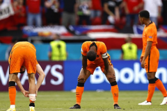 荷兰欧洲杯爆发 德容:被罚下一人后 球队失去了信心
