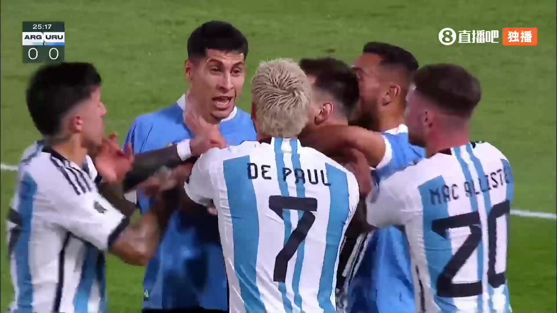 梅西怒了！阿根廷、乌拉圭大规模冲突，梅西推开对手+锁喉