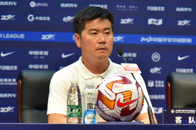 足球报：沧州雄狮平梅州客家走出三连败阵容略显单薄是隐患