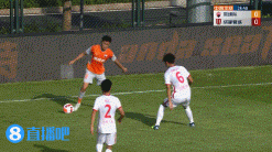 3分钟VAR确认不越位！戴伟浚助攻阿奇姆彭垫射破门 深圳1-0领先