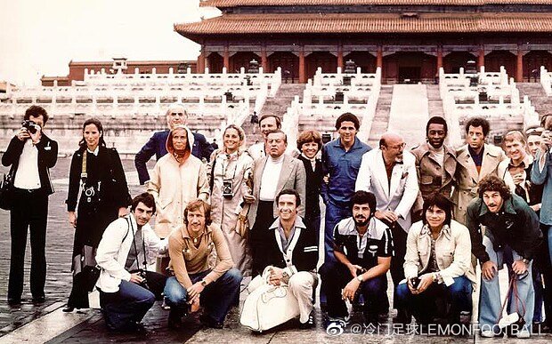 1977年9月，贝利在北京，纽约宇宙队世界巡回赛