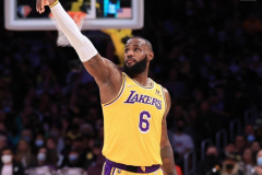 NBA常规赛湖人137-141三加时惜败国王 詹姆斯30分7篮板11助攻