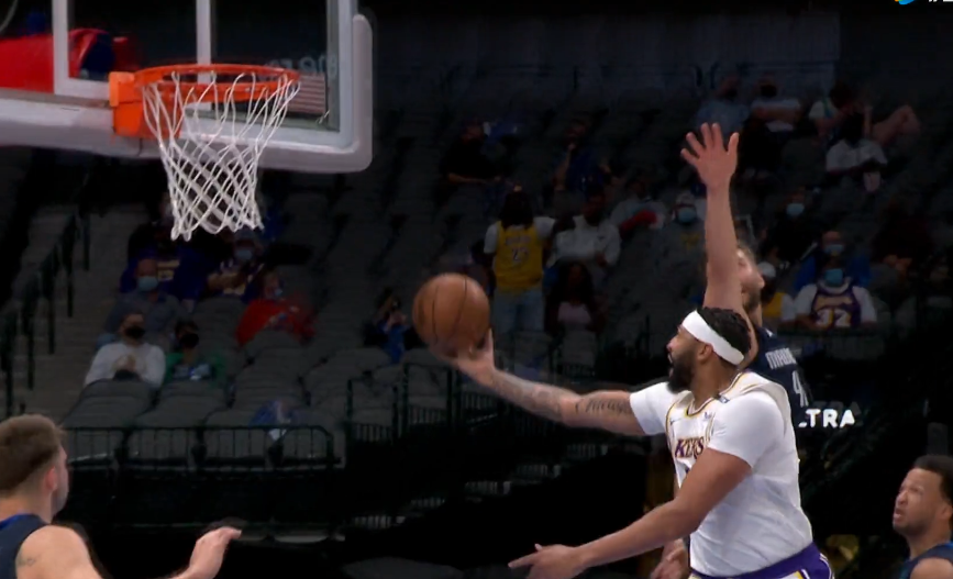 NBA-丹西斯18 8 13戴维斯17分独行侠双杀湖人