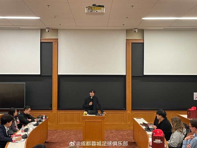 蓉城俱乐部一行来到清华大学苏世民书院，与书院学子沟通交流
