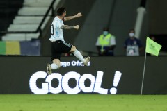 美洲杯阿根廷VS智利半场报道:梅西任意球得分