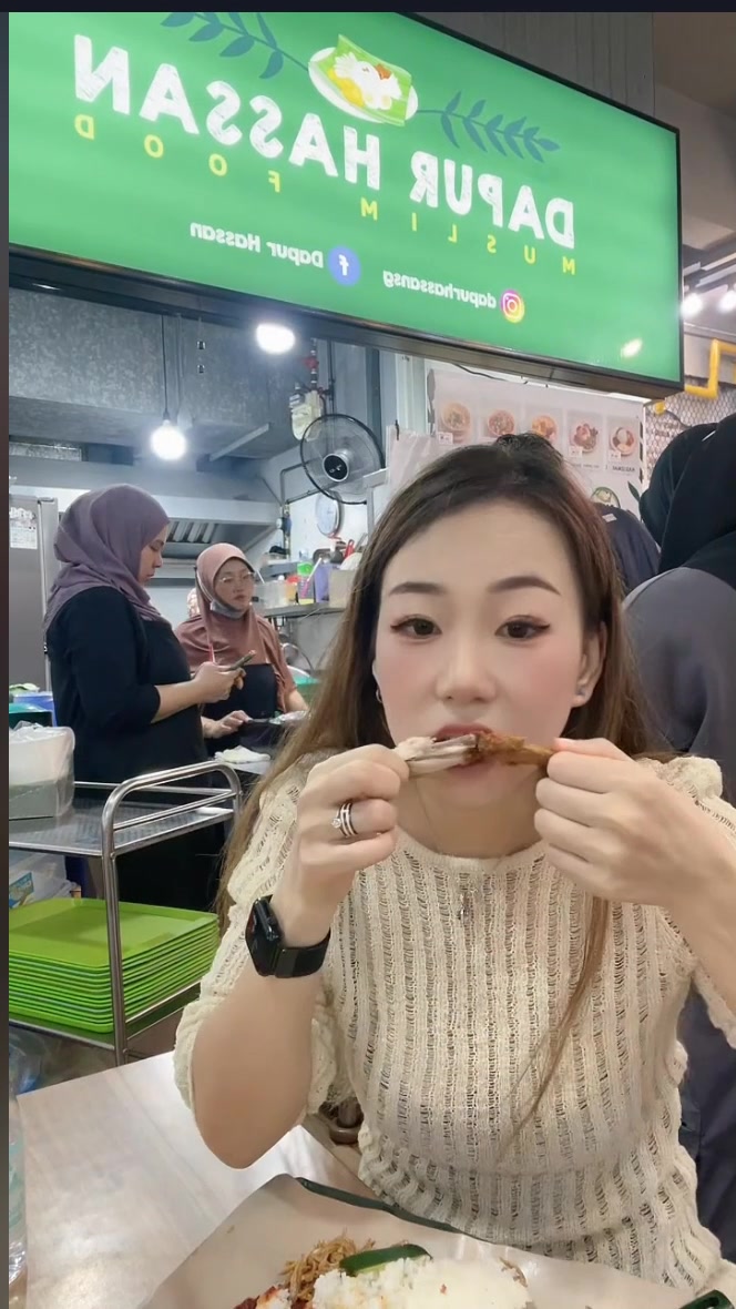 现场打卡！桑尼的椰浆饭一份7新币，门神还没回来，但生意兴隆