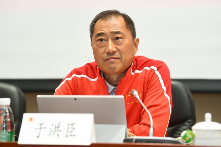 媒体人：向于洪臣投诉恒大球员诈伤被使脸色，他被查慌的人更多