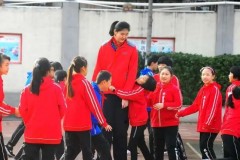 14岁女孩身高226cm 以42分追平姚明U15女篮联赛最终比分