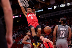 NBA常规赛火箭114-104战胜篮网豪取七连胜 戈登21分哈登25分8失误