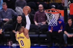 NBA常规赛湖人100-106憾负尼克斯 威少空砍31分13篮板10助攻