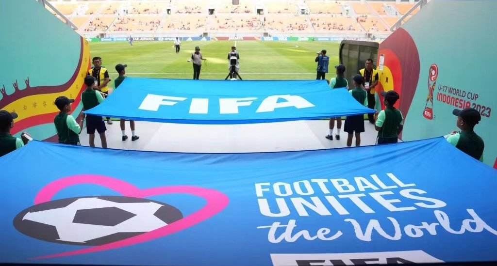 FIFA国际足联祝中国球迷们2024新年快乐