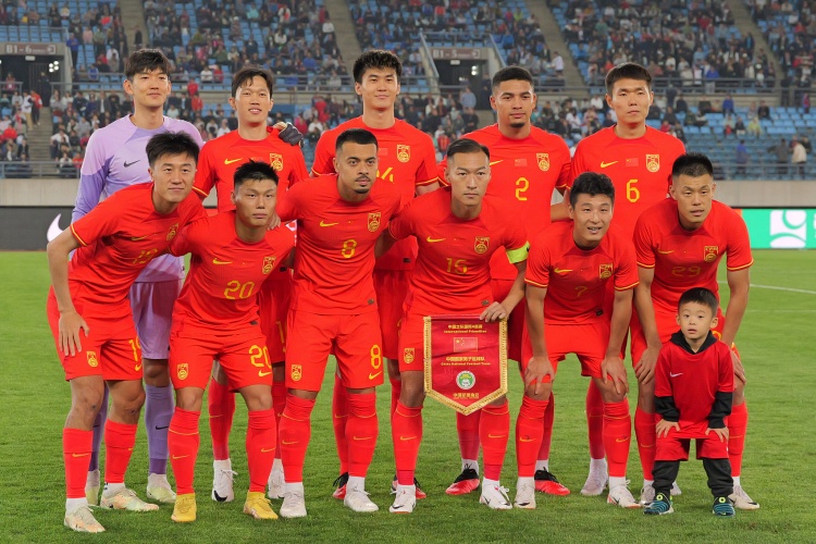连媒：国足罕见大比分输球未受到抨击，球迷预期早已不断调低