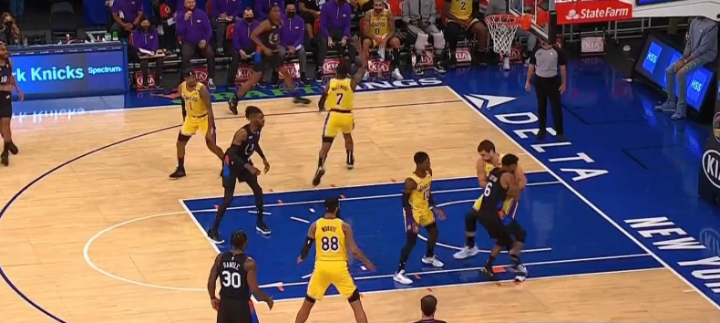 NBA每日评论:库里砍下53分 湖人输给尼克斯