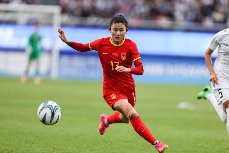 中国女足球员闫锦锦：亚运拿到第三太遗憾全红婵是我学习的榜样