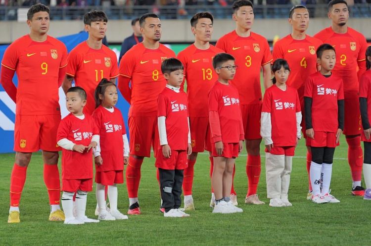 马德兴：扬科维奇将多征召23人备战亚洲杯，计划踢四场热身赛