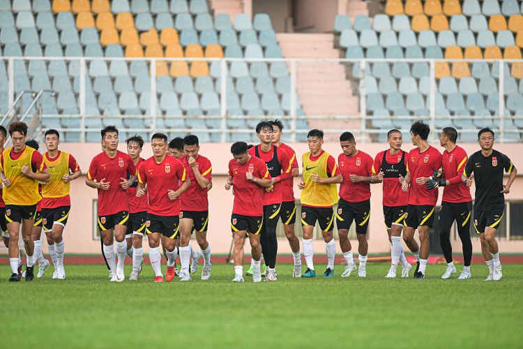 记者：国足将在3月中上旬集训，圈定40-