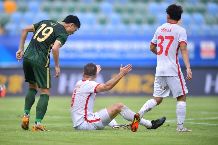 半场-三粒进球被吹 北京国安0-0梅州客家