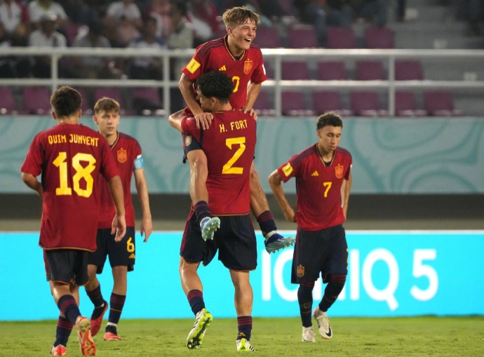 U17世界杯小组赛结束，巴萨9人所在队全部头名出线！