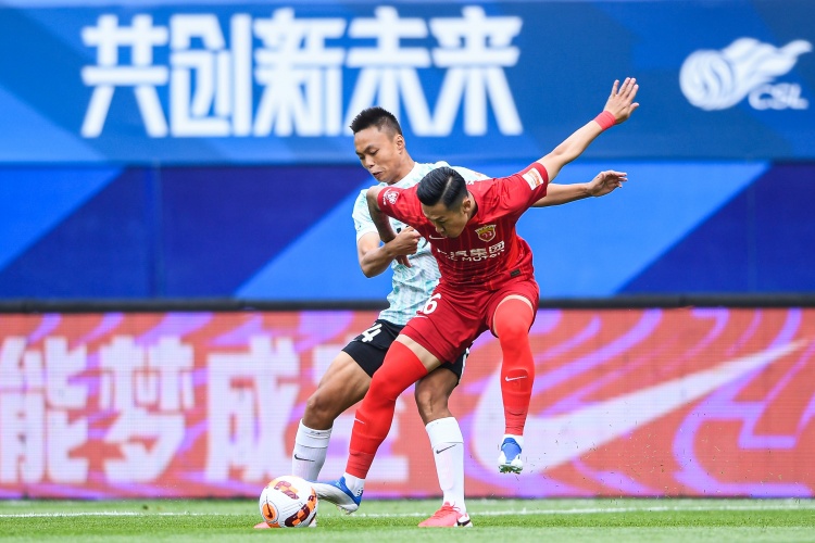 半场-徐新直红李申圆险送礼福布斯失单刀 上海海港暂0-0武汉长江