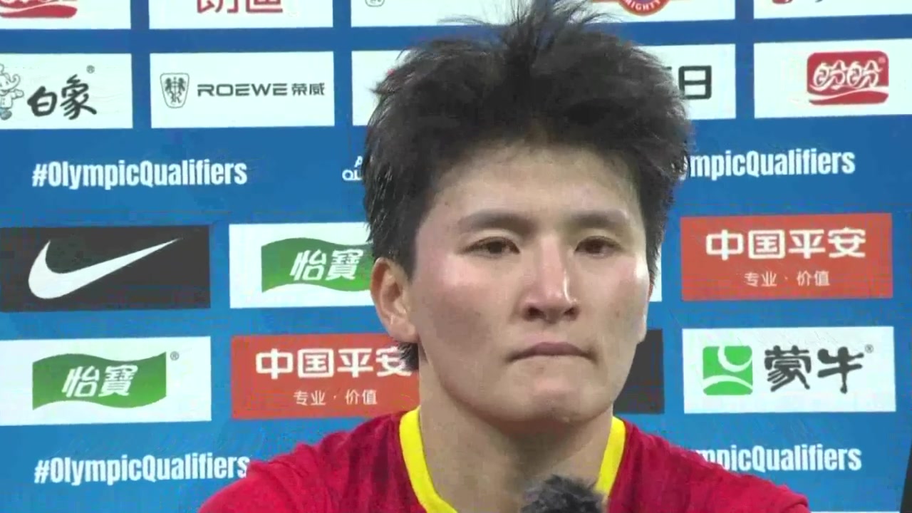 王珊珊泣不成声：未来希望更多年轻人能起来，把女足精神发扬光大