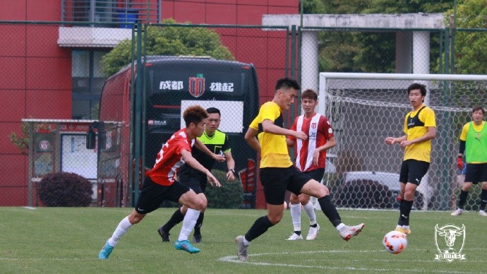 费利佩向柏旭建功，成都蓉城教学赛2-0胜四川九牛
