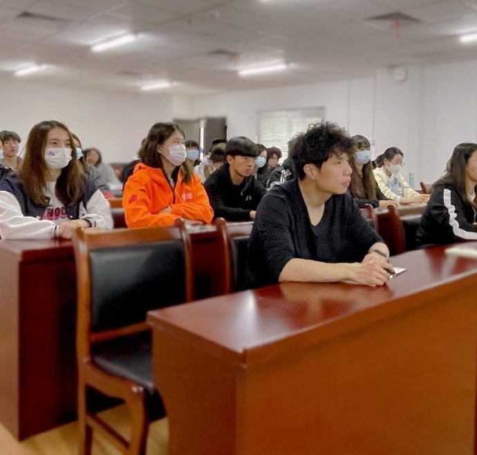 博主：蒿俊闵正在华中科大上学，预计将缺席中超第一阶段比赛