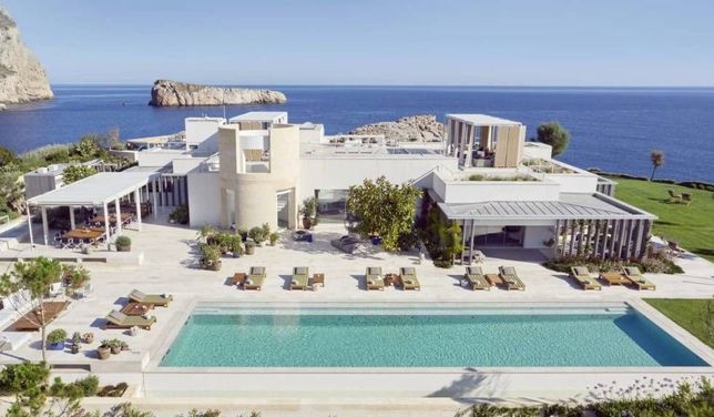 西媒：梅西与小法度假所住别墅每周30万欧，所租游艇每天1万欧