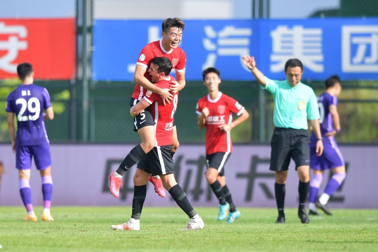 胡睿宝：26岁才进第一球有点晚 已习惯被人调侃是“曼城名宿”