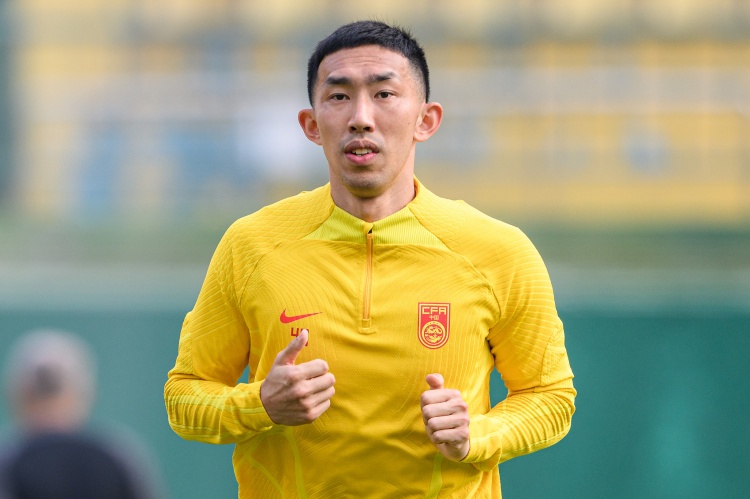 俱乐部机会寥寥，国家队首发出战你认为孙国文国足首发合适吗