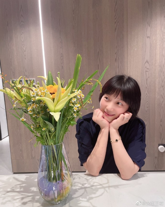 母亲节快乐！王霜晒照祝妈妈节日快乐