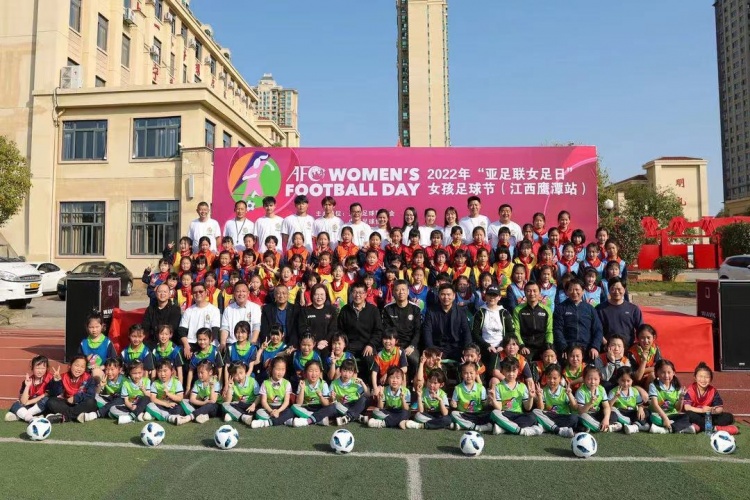 鹰潭市第十一小学举行2022年亚足联女足日女孩足球节活动