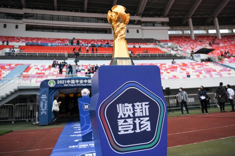 记者：大连人与海港比赛结束后，将现场为海港颁发中超冠军奖杯
