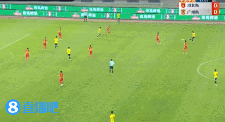 广州队1-0领先！杨立瑜禁区内接横传推射得手