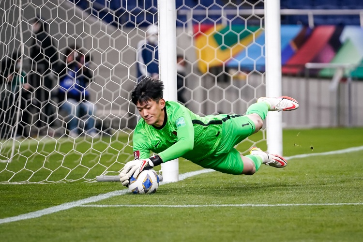 颜骏凌连续26场为国足先发，王大雷上一次首发是2019年6月