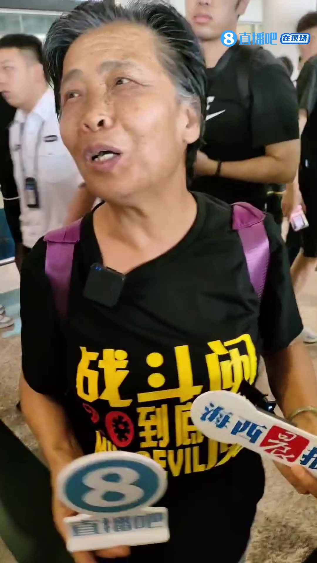 小吧采访厦门资深球迷王阿姨：我们作为中国球迷一定要支持中国队