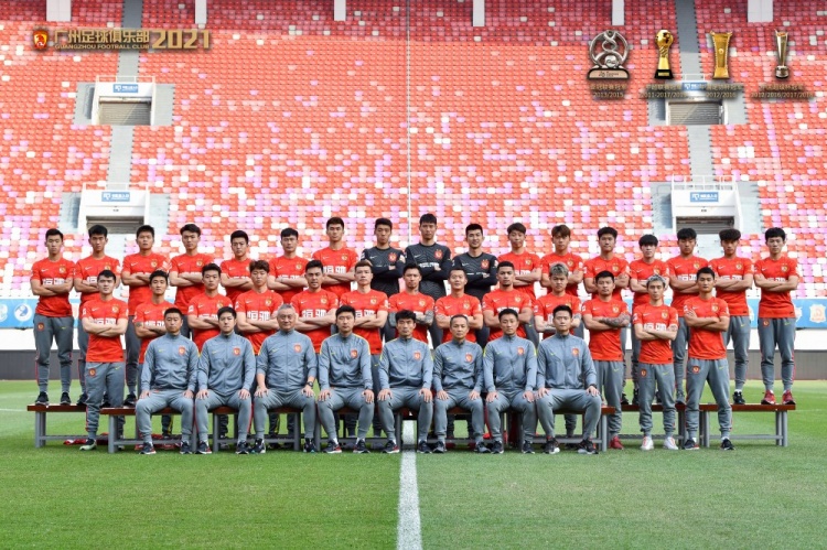 广州队有球员因无法转会向足协仲裁，足协初步答复可以自由身离开