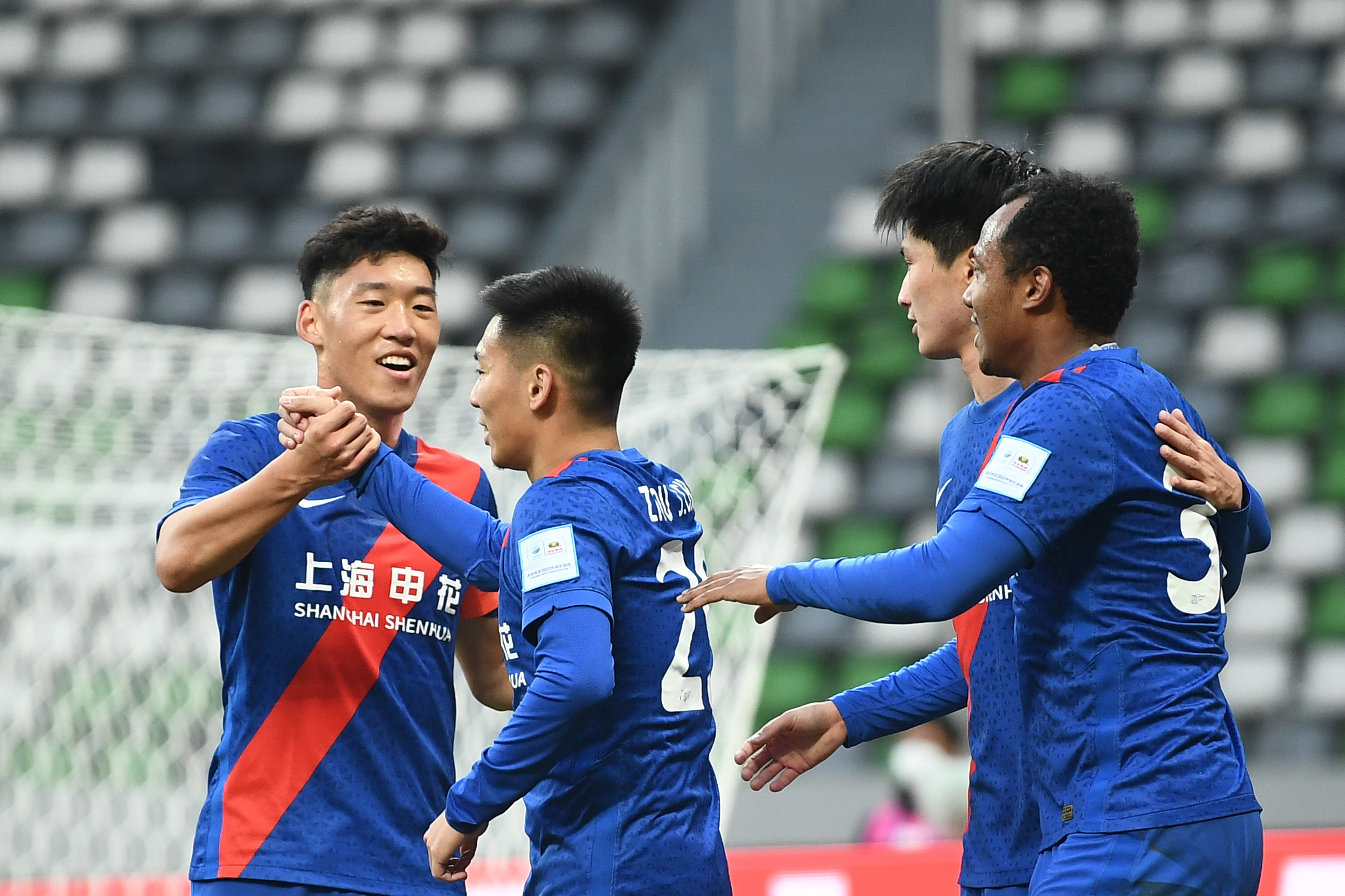 半场-周俊辰任意球造乌龙艾迪破门 申花暂2-0沧州